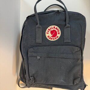 Fjallraven - Kanken Classic Everyday Backpack